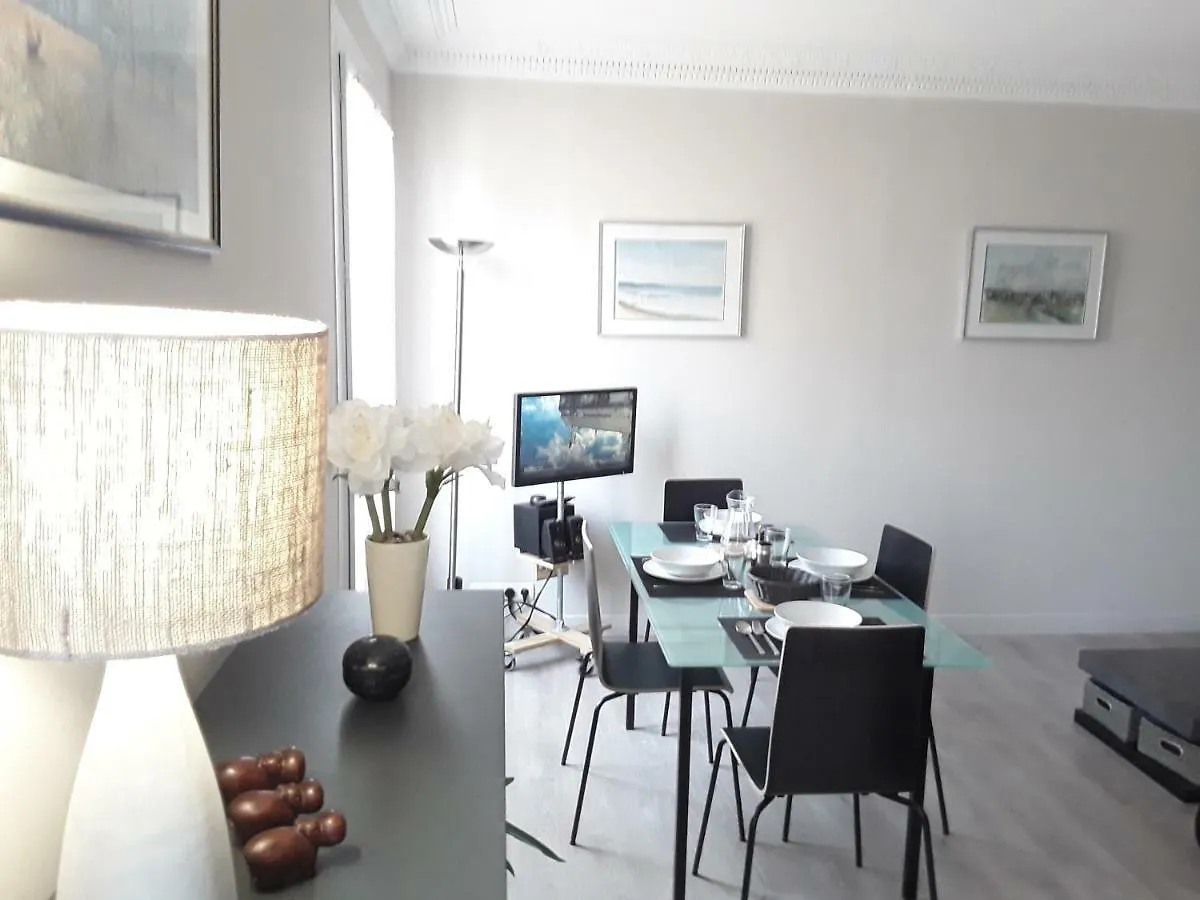 Apartment With Car Park - Charonne Neighborhood Paris France
