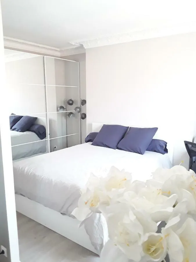 Apartment With Car Park - Charonne Neighborhood Paris